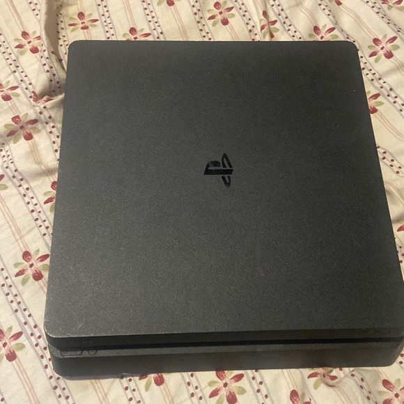 PlayStation 4 Slim
